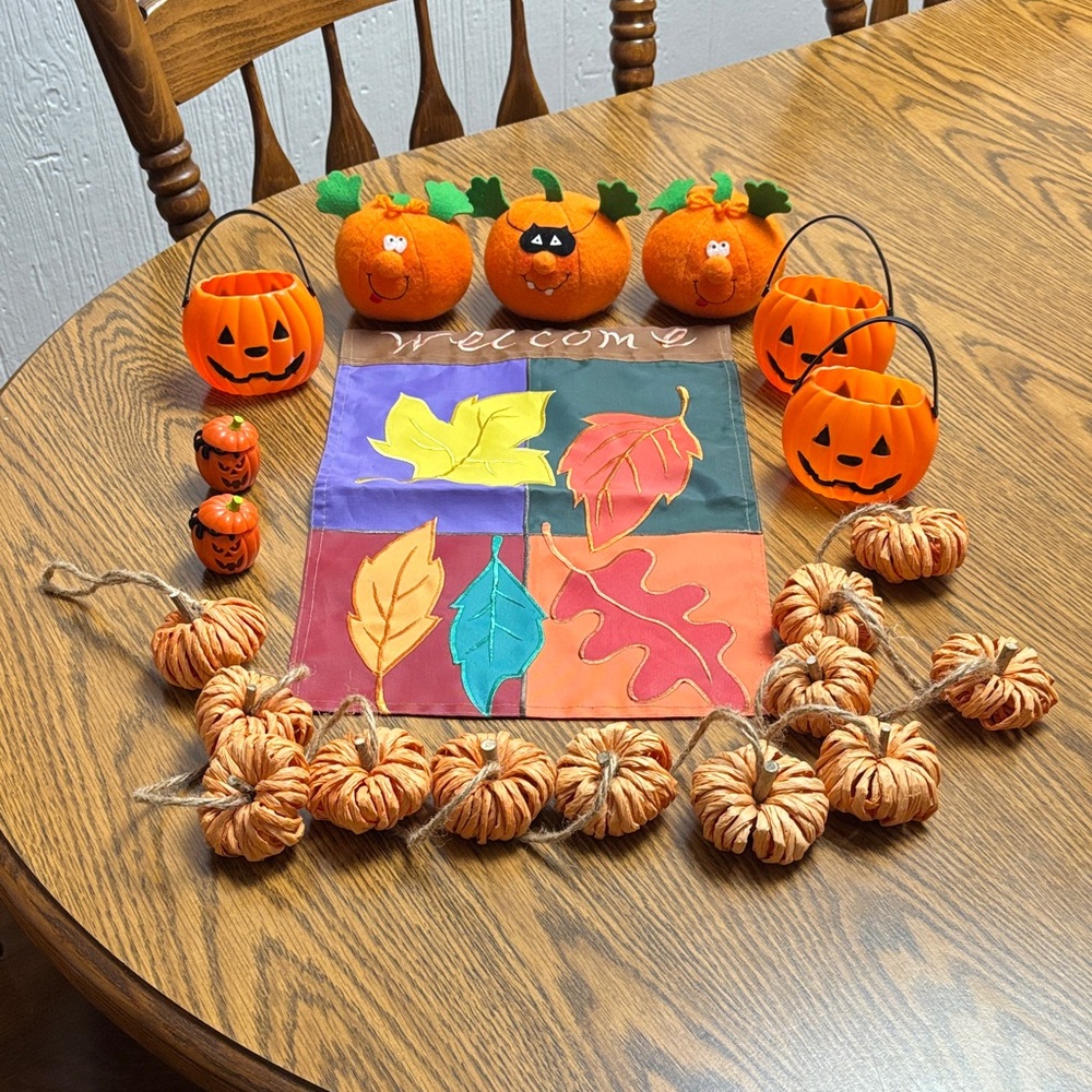 Autumn Pumpkin and Leaf Decor Set - Picture 1 of 6